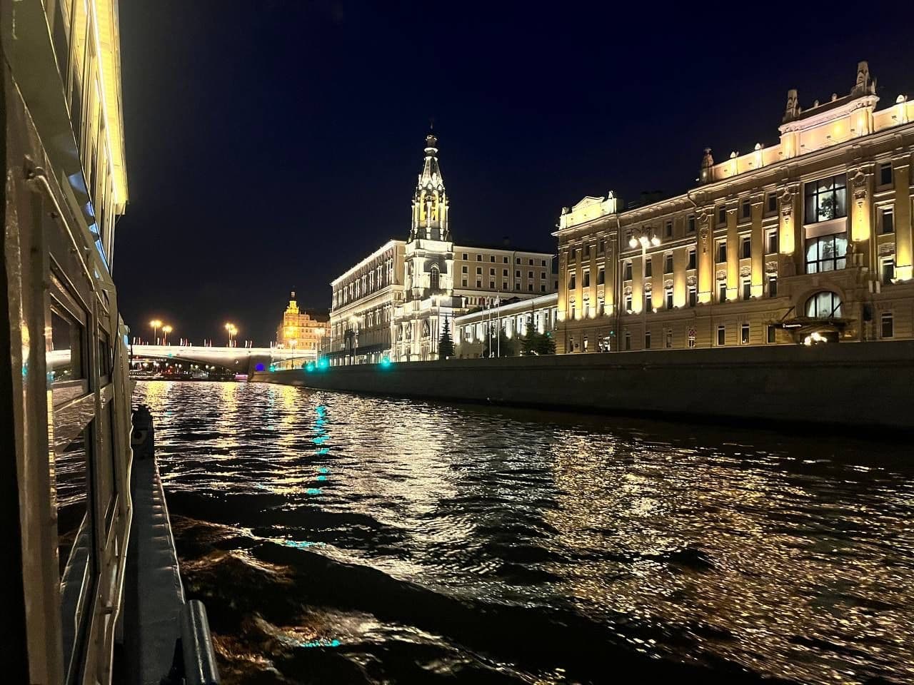 Вечерний романтический лаунж круиз по Москве-реке