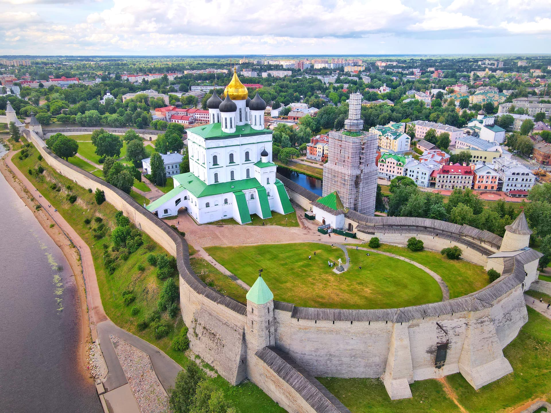Древние крепости Руси: Псков-Изборск-Печоры