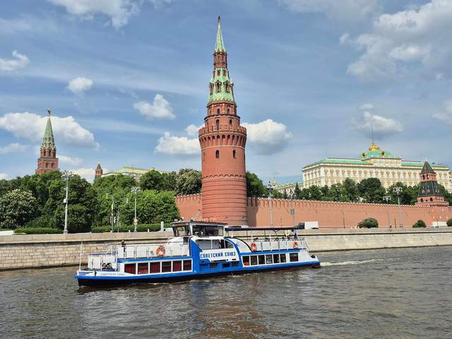 "ОБЗОРНЫЙ МАРШРУТ" речная прогулка по Москве-реке от КРЕМЛЯ до Киевской на теплоходах АВГУСТИНА,АЛЕКСИЯ