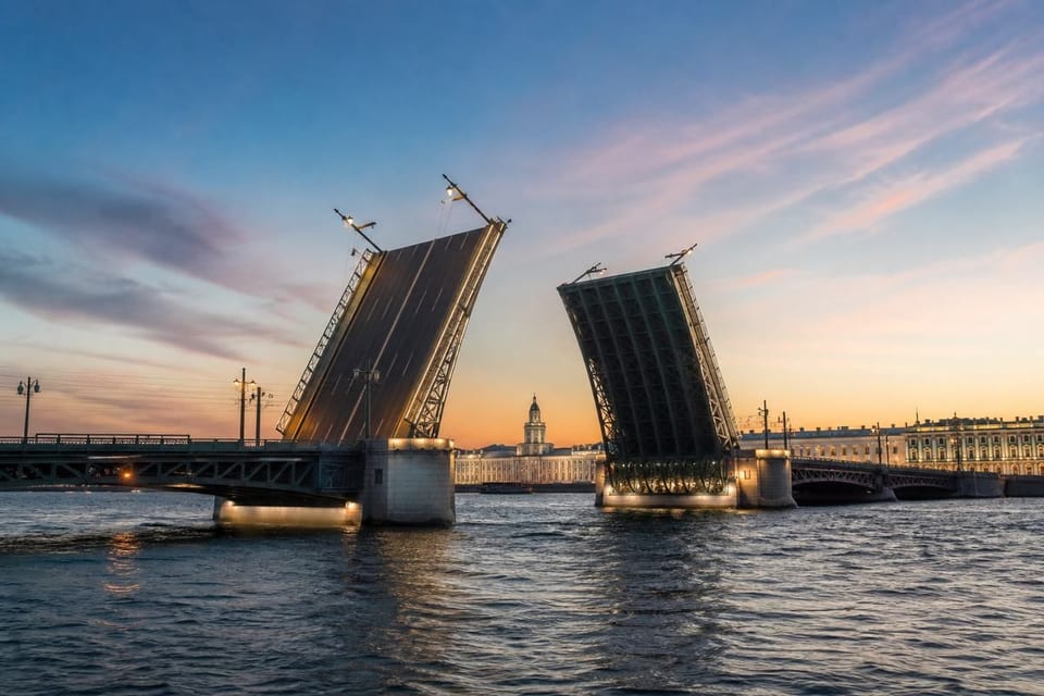 Дворцовый мост в Санкт-Петербурге