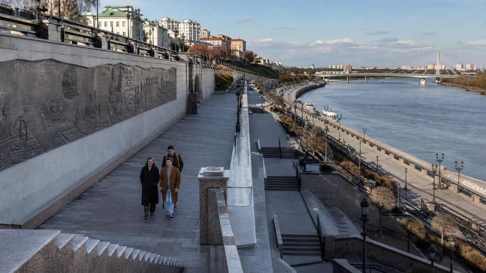 Четырехъярусная гранитная набережная Туры в Тюмени