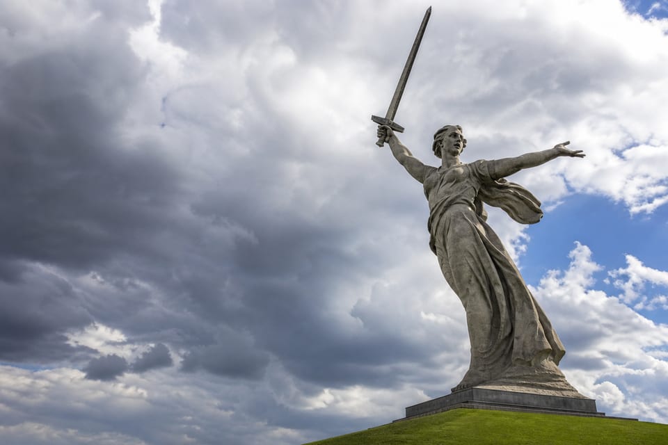 Скульптура «Родина-мать зовёт!» на Мамаевом кургане
